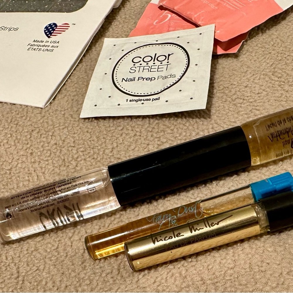 Makeup bundle - Picture 6 of 9